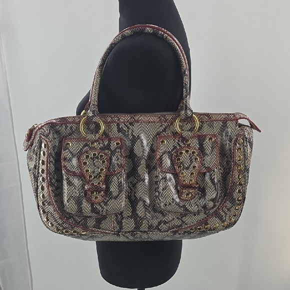 Elegant Snakeskin Patterned Handbag - Picture 10 of 16